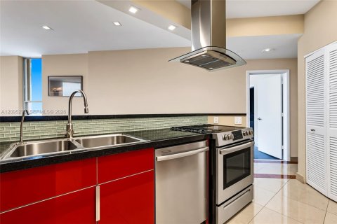 Copropriété à louer à Miami, Floride: 2 chambres, 130.06 m2 № 2388384 - photo 12