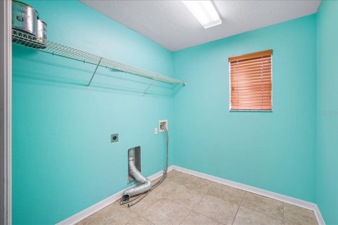 House in Gibsonton, Florida 4 bedrooms, 251.02 sq.m. № 1914820 - photo 29