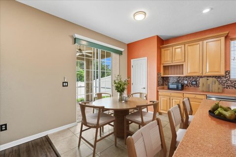 House in Gibsonton, Florida 4 bedrooms, 251.02 sq.m. № 1914820 - photo 9