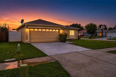 Villa ou maison à Brandon, Floride 3 chambres, 112.41 m2 № 2277451