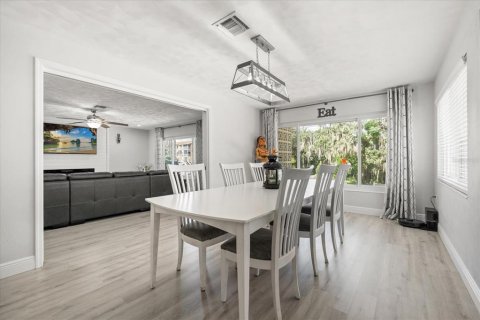 Villa ou maison à louer à Tavares, Floride: 4 chambres, 225.47 m2 № 2406882 - photo 8