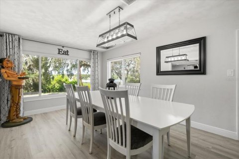 Villa ou maison à louer à Tavares, Floride: 4 chambres, 225.47 m2 № 2406882 - photo 10