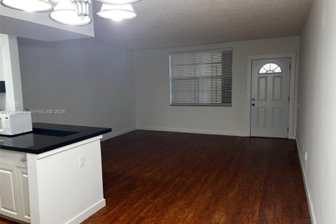 Condo in North Bay Village, Florida, 1 bedroom  № 2086460 - photo 4