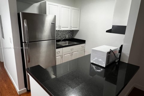 Condo in North Bay Village, Florida, 1 bedroom  № 2086460 - photo 5