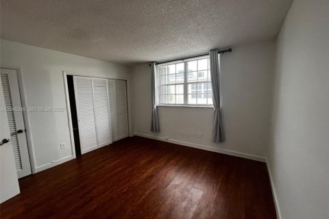 Condo in North Bay Village, Florida, 1 bedroom  № 2086460 - photo 9