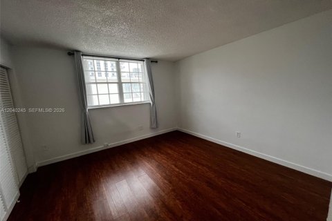 Condo in North Bay Village, Florida, 1 bedroom  № 2086460 - photo 8