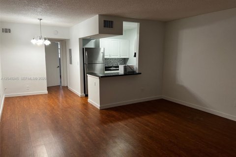 Condo in North Bay Village, Florida, 1 bedroom  № 2086460 - photo 3
