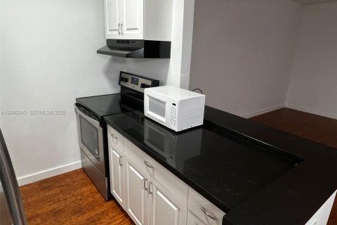 Condo in North Bay Village, Florida, 1 bedroom  № 2086460 - photo 6