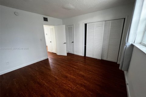 Condo in North Bay Village, Florida, 1 bedroom  № 2086460 - photo 10