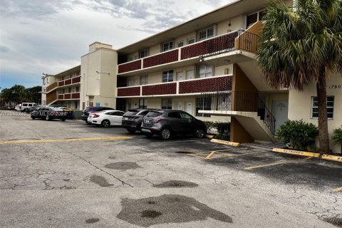 Condo in North Bay Village, Florida, 1 bedroom № 2086460