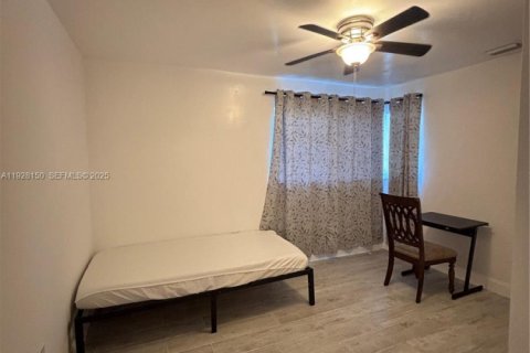 Снять в аренду дуплекс в Корал-Гейблс, Флорида 1 спальня, 299.15м2, № 1988288 - фото 5