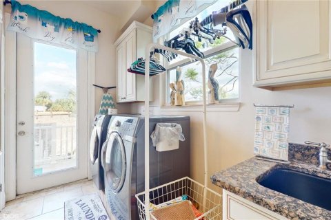 House in Crystal River, Florida 3 bedrooms, 465.44 sq.m. № 518501 - photo 13