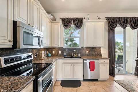 House in Crystal River, Florida 3 bedrooms, 465.44 sq.m. № 518501 - photo 11