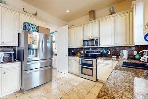 House in Crystal River, Florida 3 bedrooms, 465.44 sq.m. № 518501 - photo 9