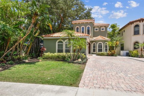 House in Tampa, Florida 4 bedrooms, 293.01 sq.m. № 1812879 - photo 4