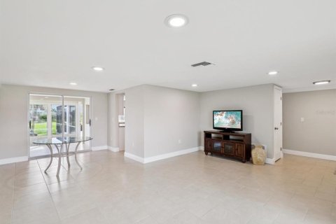 Casa en venta en New Port Richey, Florida, 4 dormitorios, 190.17 m2 № 1879382 - foto 2