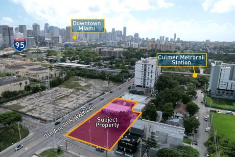 Propiedad comercial en venta en Miami, Florida № 1983852 - foto 2