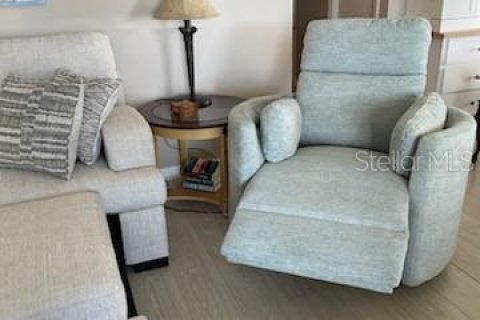 Apartment in North Port, Florida 2 bedrooms, 80.27 sq.m. № 2217243 - photo 11