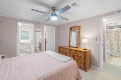 Apartment in North Port, Florida 2 bedrooms, 80.27 sq.m. № 2217243 - photo 15
