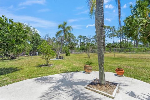 Apartment in North Port, Florida 2 bedrooms, 80.27 sq.m. № 2217243 - photo 25