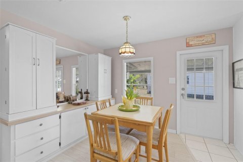 Apartment in North Port, Florida 2 bedrooms, 80.27 sq.m. № 2217243 - photo 6
