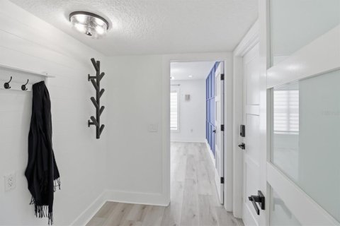 House in Orlando, Florida 4 bedrooms, 206.43 sq.m. № 2142019 - photo 14