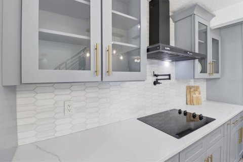 House in Orlando, Florida 4 bedrooms, 206.43 sq.m. № 2142019 - photo 11