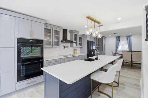 House in Orlando, Florida 4 bedrooms, 206.43 sq.m. № 2142019 - photo 10