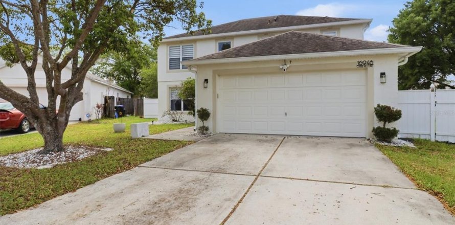House in Orlando, Florida 4 bedrooms, 206.43 sq.m. № 2142019
