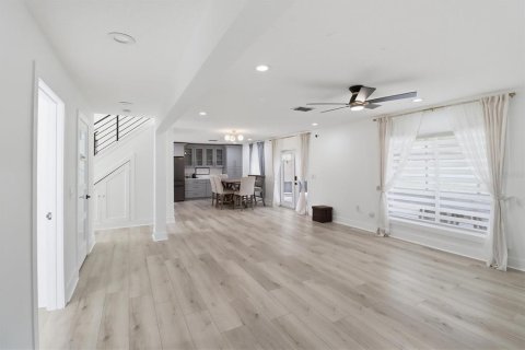 House in Orlando, Florida 4 bedrooms, 206.43 sq.m. № 2142019 - photo 17