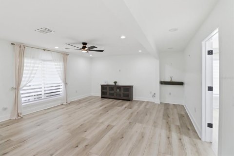 House in Orlando, Florida 4 bedrooms, 206.43 sq.m. № 2142019 - photo 19
