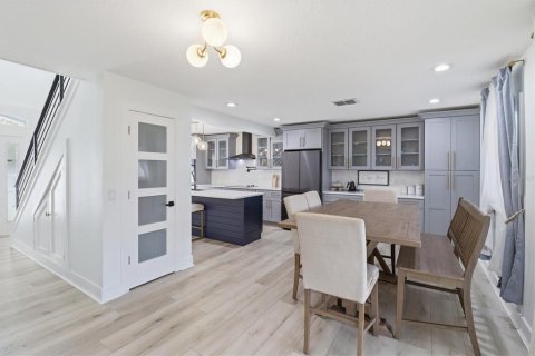 House in Orlando, Florida 4 bedrooms, 206.43 sq.m. № 2142019 - photo 21