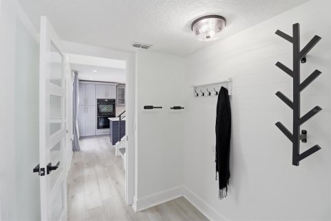 House in Orlando, Florida 4 bedrooms, 206.43 sq.m. № 2142019 - photo 15
