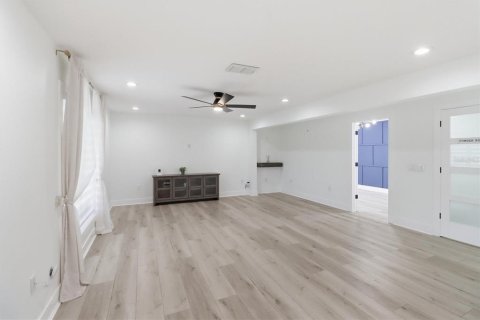 House in Orlando, Florida 4 bedrooms, 206.43 sq.m. № 2142019 - photo 18