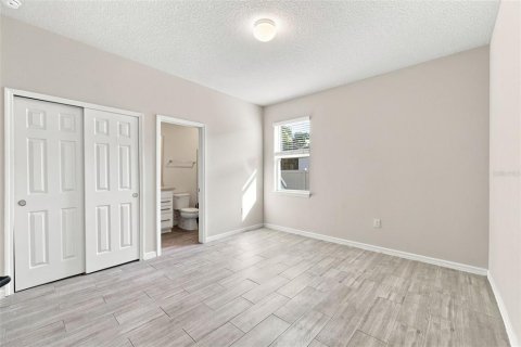 House in Spring Hill, Florida 6 bedrooms, 379.13 sq.m. № 2306567 - photo 21