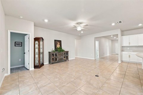House in Spring Hill, Florida 6 bedrooms, 379.13 sq.m. № 2306567 - photo 6