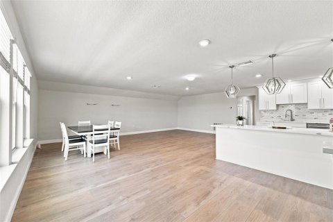 House in Spring Hill, Florida 6 bedrooms, 379.13 sq.m. № 2306567 - photo 28