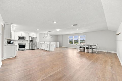 House in Spring Hill, Florida 6 bedrooms, 379.13 sq.m. № 2306567 - photo 29