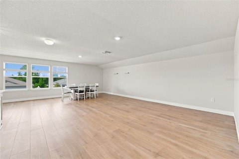 House in Spring Hill, Florida 6 bedrooms, 379.13 sq.m. № 2306567 - photo 30