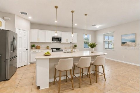 House in Spring Hill, Florida 6 bedrooms, 379.13 sq.m. № 2306567 - photo 5