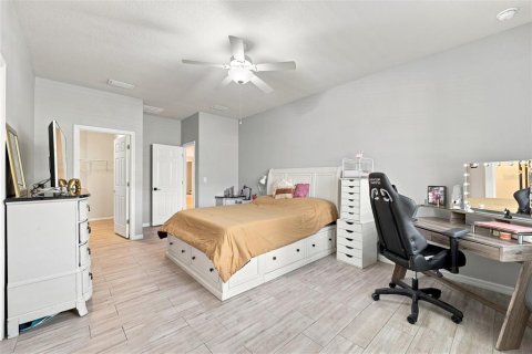 House in Spring Hill, Florida 6 bedrooms, 379.13 sq.m. № 2306567 - photo 8