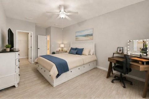 House in Spring Hill, Florida 6 bedrooms, 379.13 sq.m. № 2306567 - photo 9