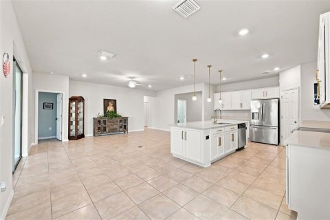 House in Spring Hill, Florida 6 bedrooms, 379.13 sq.m. № 2306567 - photo 7