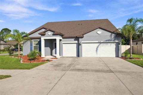 House in Spring Hill, Florida 6 bedrooms, 379.13 sq.m. № 2306567 - photo 2