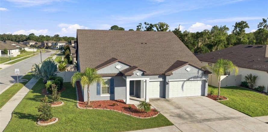 House in Spring Hill, Florida 6 bedrooms, 379.13 sq.m. № 2306567