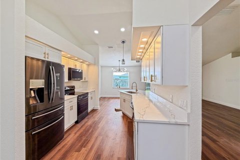 House in Mulberry, Florida 4 bedrooms, 153.85 sq.m. № 2206788 - photo 5