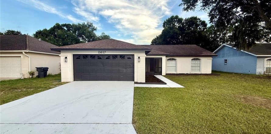 House in Mulberry, Florida 4 bedrooms, 153.85 sq.m. № 2206788
