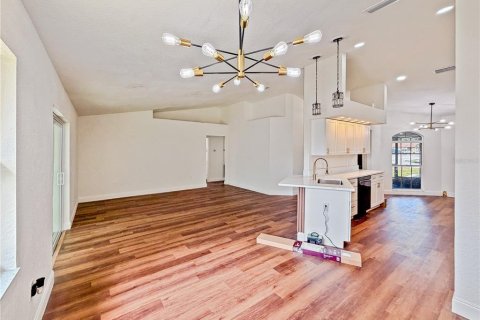 House in Mulberry, Florida 4 bedrooms, 153.85 sq.m. № 2206788 - photo 7