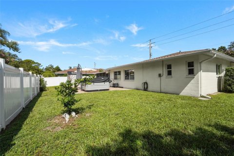 Villa ou maison à vendre à Sarasota, Floride: 2 chambres, 138.05 m2 № 2324011 - photo 12