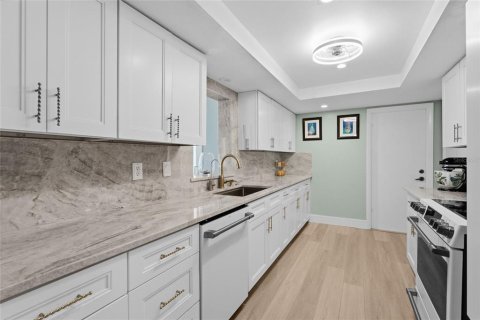 Villa ou maison à vendre à Sarasota, Floride: 2 chambres, 138.05 m2 № 2324011 - photo 21